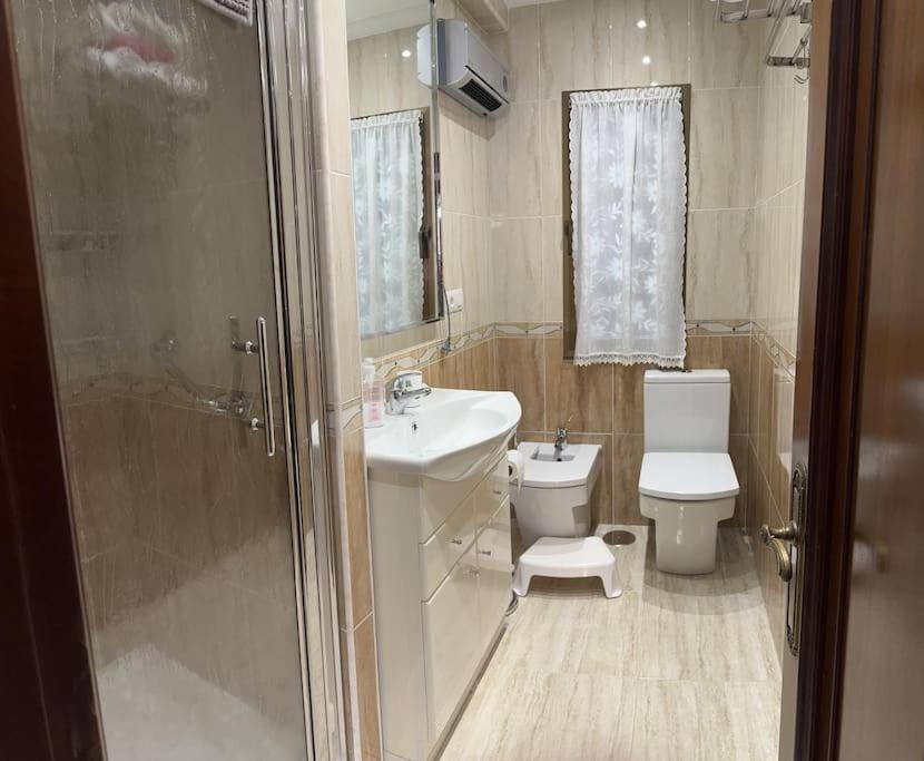 Comodo Y Centrico Apto. En Gijón Exterior foto